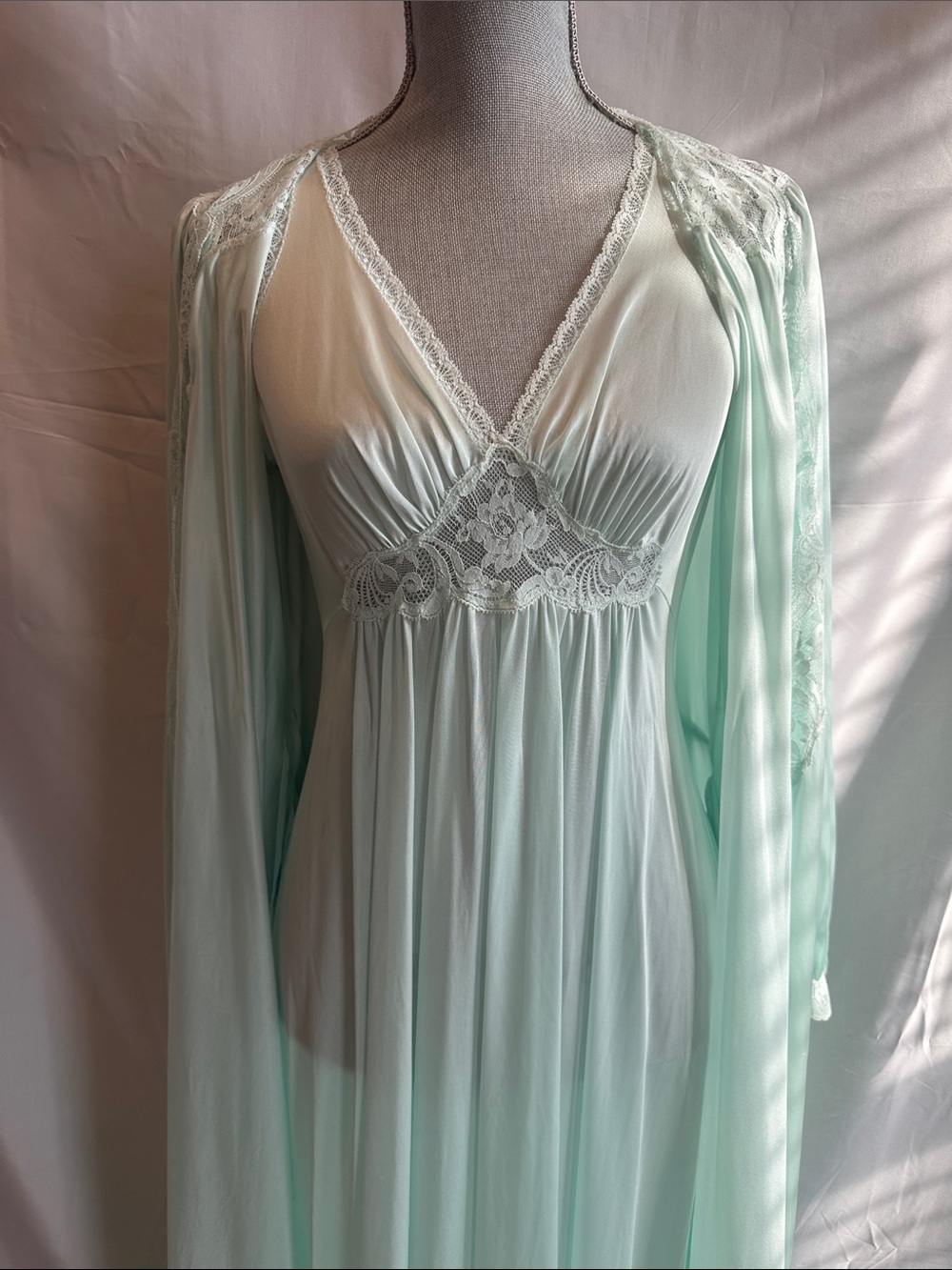 Miss Elaine Mint Green Lace-Trim Long Peignoir Set - Picture 9 of 13
